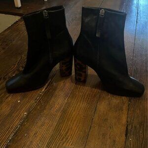 Heeled leather boots